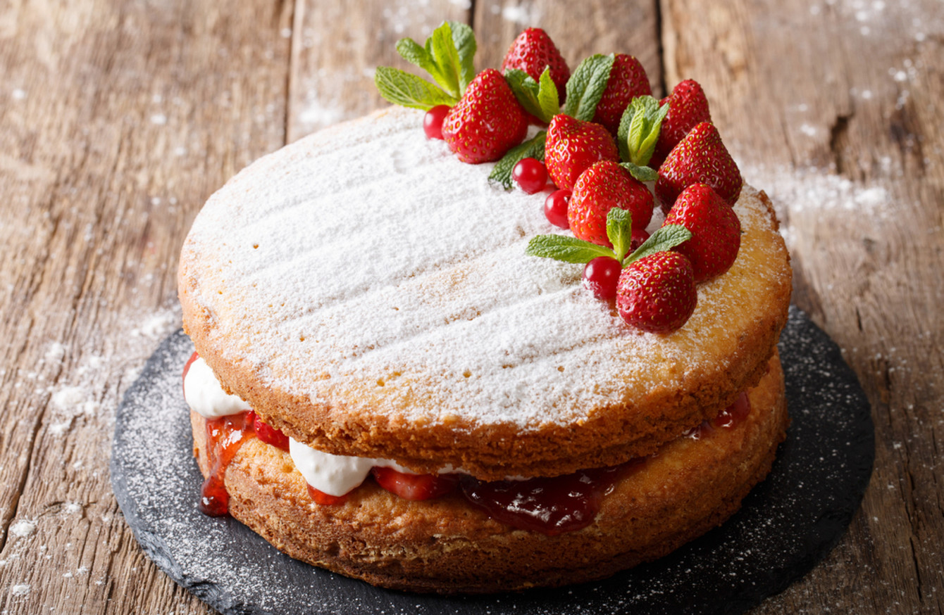 Sponge Cake with Strawberries
