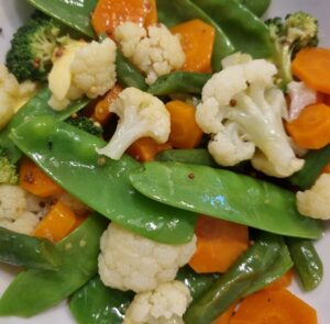 Medley of steamed vegetables with honey and mustard
