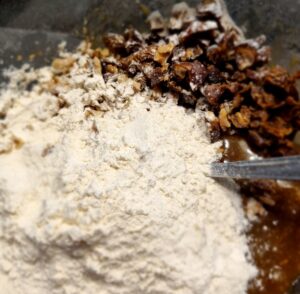 Orange and date slice ingredients in bowl