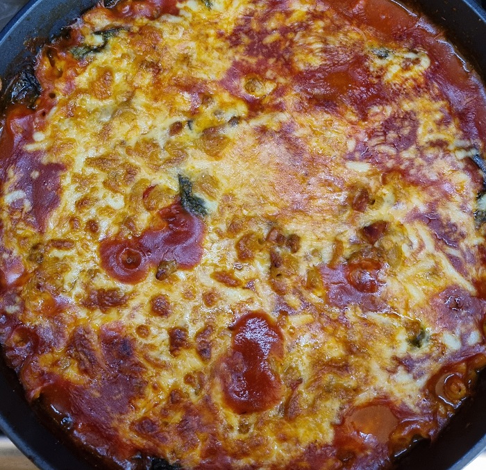 Spicy bolognaise pasta bake